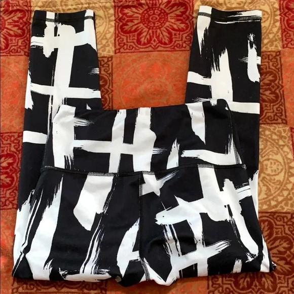 Lucy studio high rise hatha Capri - Picture 3 of 7